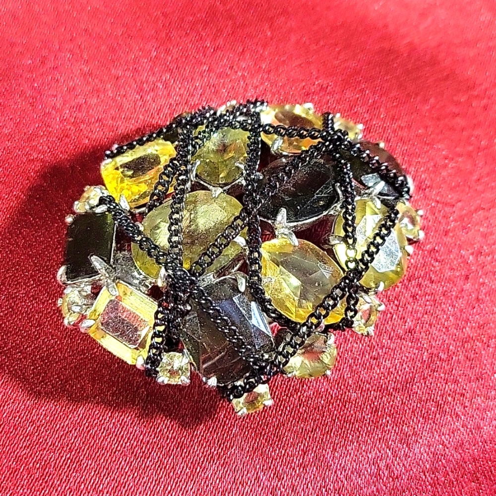 Stella and Dot brooch